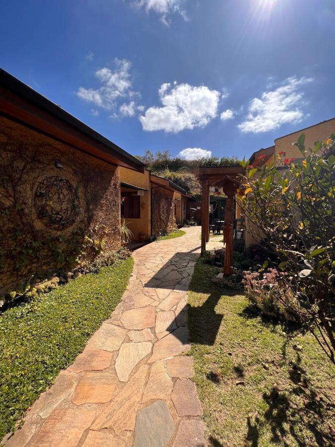 Hospedaria Vila Khepri Gonçalves Exterior foto